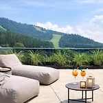 Alpen Luxury Lodge, (adults Only) מריהצל