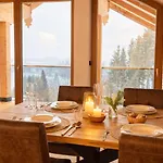 דירה Alpen Luxury Lodge, (adults Only)